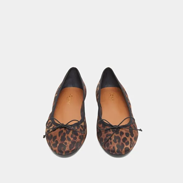 Ballet flats with laces in brown leopard textile