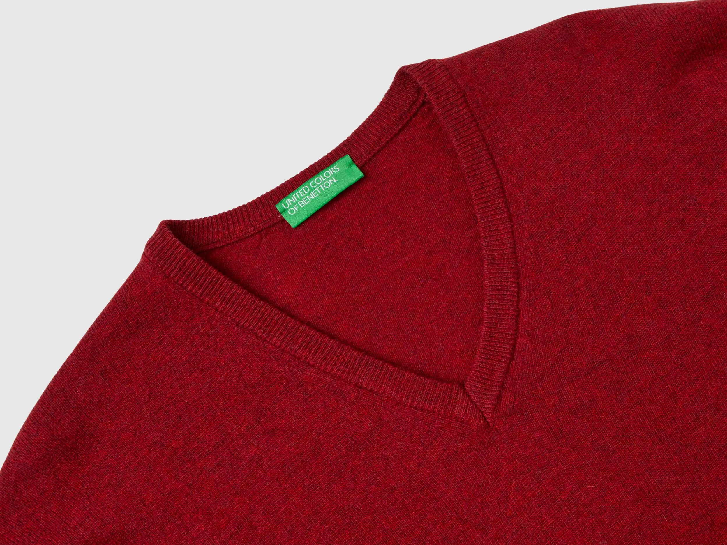 Marl red V-neck sweater in pure Merino wool - Red | Benetton