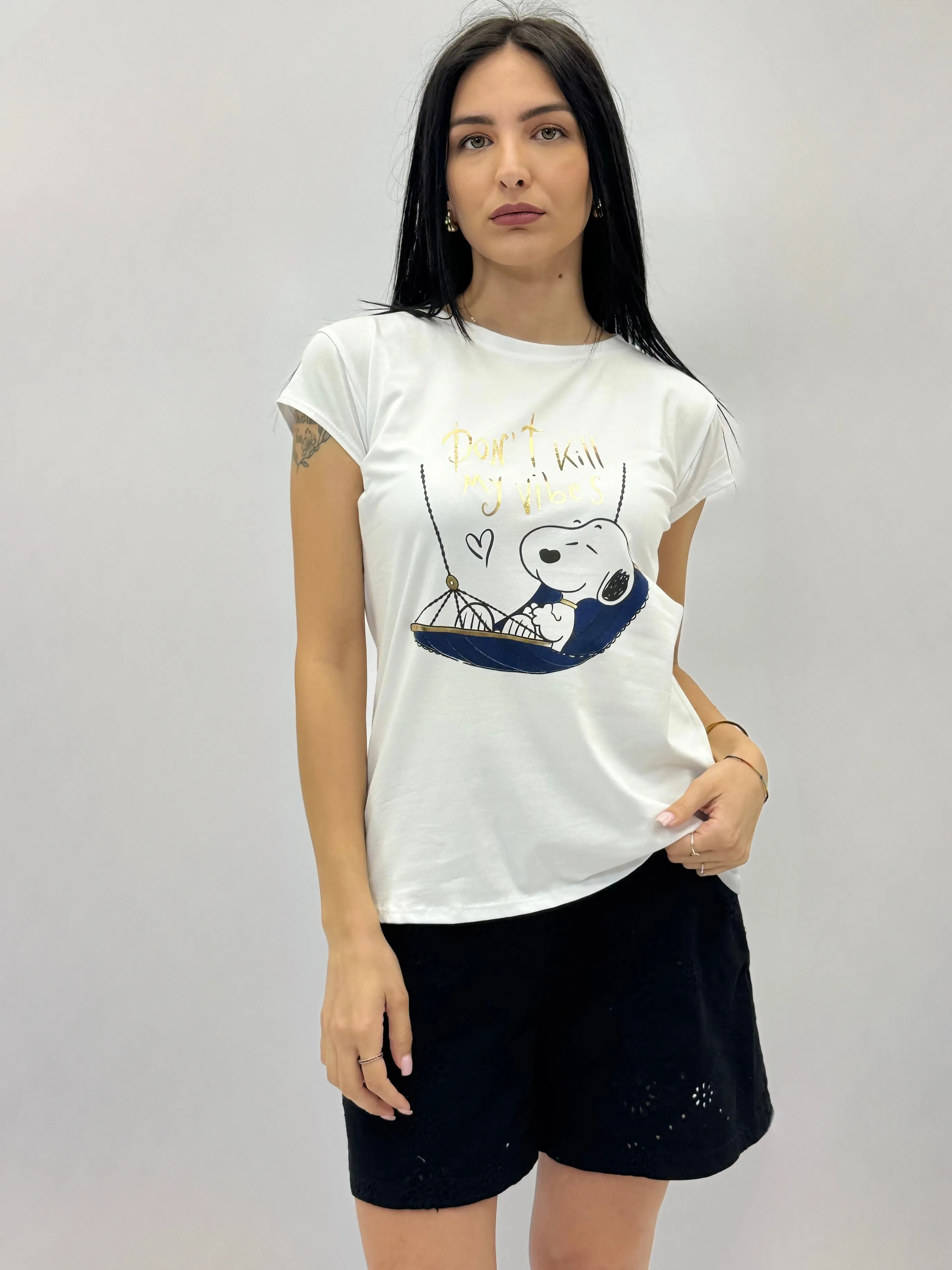 T-shirt con scritta e stampa